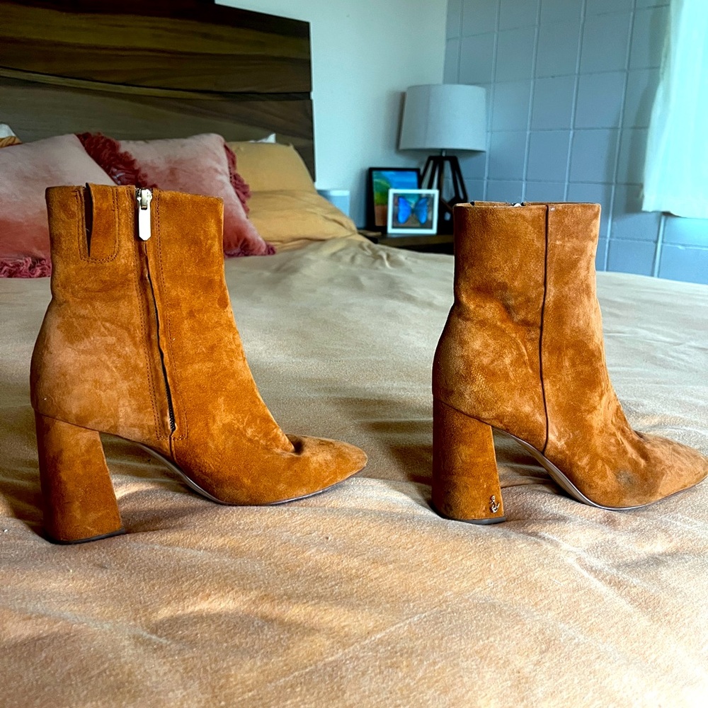Cute Sam Eldeman Suede Boots size 8